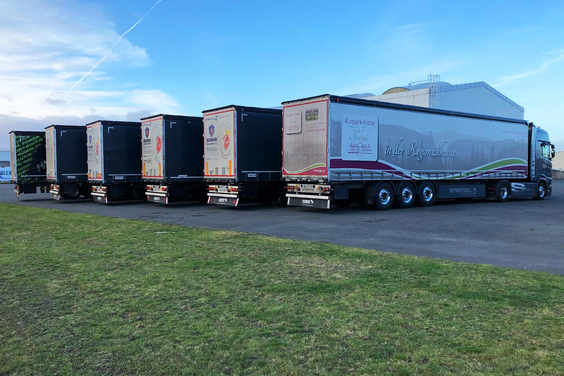 Stretzel Transporte GmbH - Lkw, Lkw-Flotten, Lagerhäuser, Transport von Gütern, Kühlwaren und Getränken sowie Be- und Entladevorgänge, Waschanlage, Reinigung, Fahrzeug