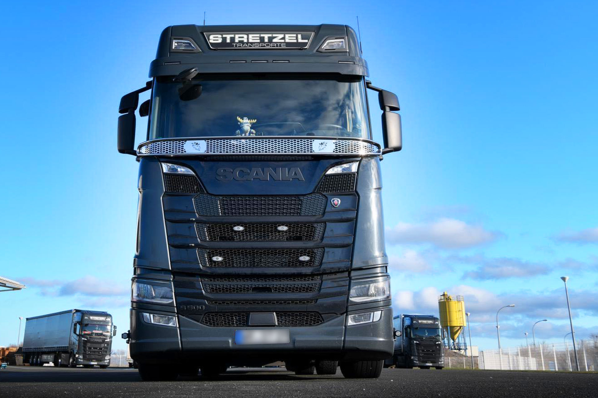 Stretzel Transporte GmbH - Lkw, Lkw-Flotten, Lagerhäuser, Transport von Gütern, Kühlwaren und Getränken sowie Be- und Entladevorgänge, Waschanlage, Reinigung, Fahrzeug